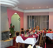 Restaurant EDEN - salonul cu semineu